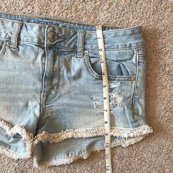 American Eagle Womens Jean Shorts Size 8 Distressed White Knit Design Light Wash - Picture 9 of 11